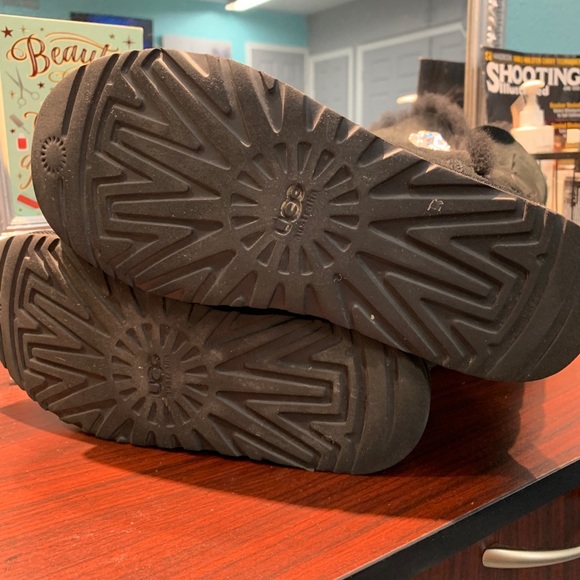 UGG 3 bling buttons boots. Size 7 - Picture 8 of 10